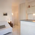Petit Souplex Dans L'hypercentre De 80 M De La A Pied Apartment